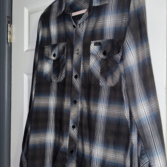 ⭐️RVCA flannel - Picture 2 of 4
